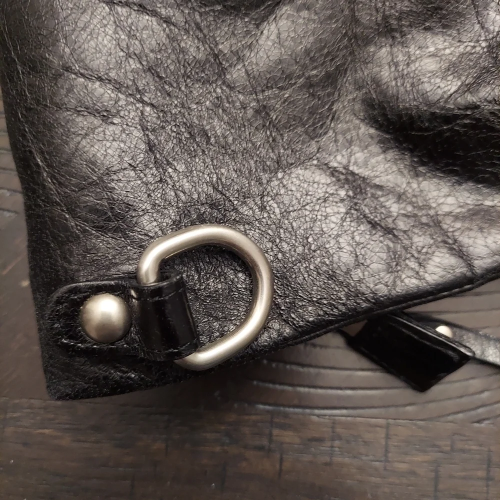 GARNET HILL Leather Fold Over Arm/Crossbody Bag Modern Essential Edgy